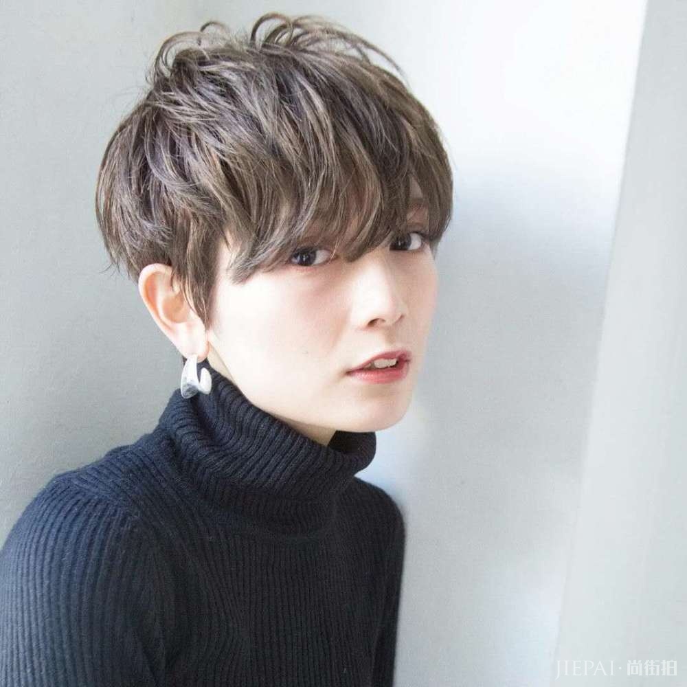 烫短发冷烫好还是热烫好？爱烫发的女生了解一下，免得被误导