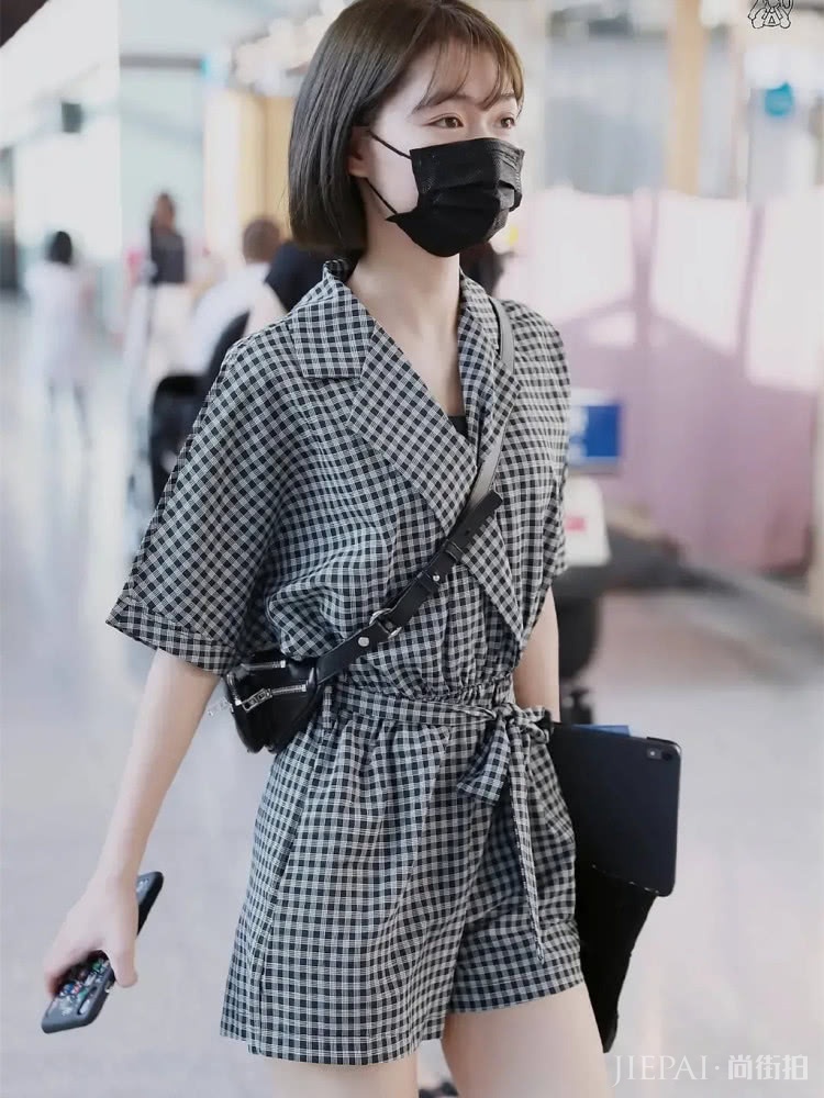 火箭少女集体现身机场，11套造型各有风格到底谁更有范？