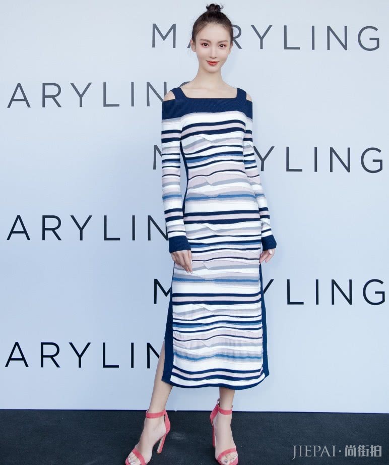 金晨黑色连衣裙下叠穿10斤“棉花”,女神范十足