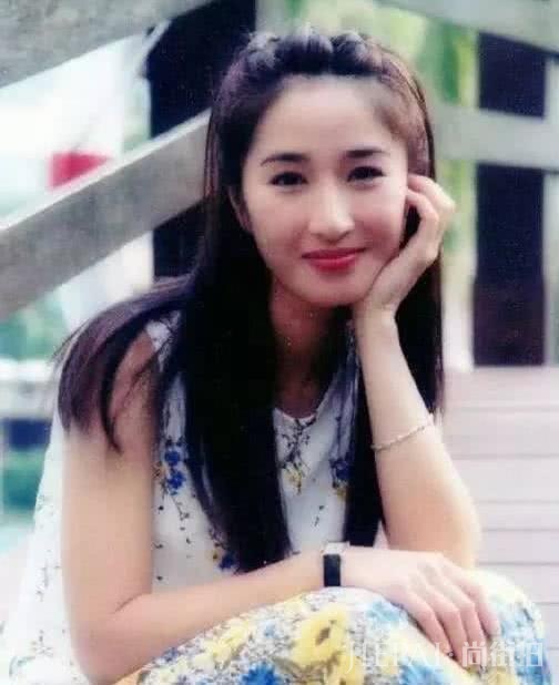 港剧一姐嫁龙套小伙，将丈夫捧为影帝被宠成公主，最具慧眼的天后