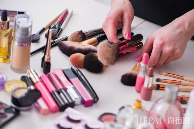 盘点化妆要用的东西有哪些,教你更好的化妆技巧