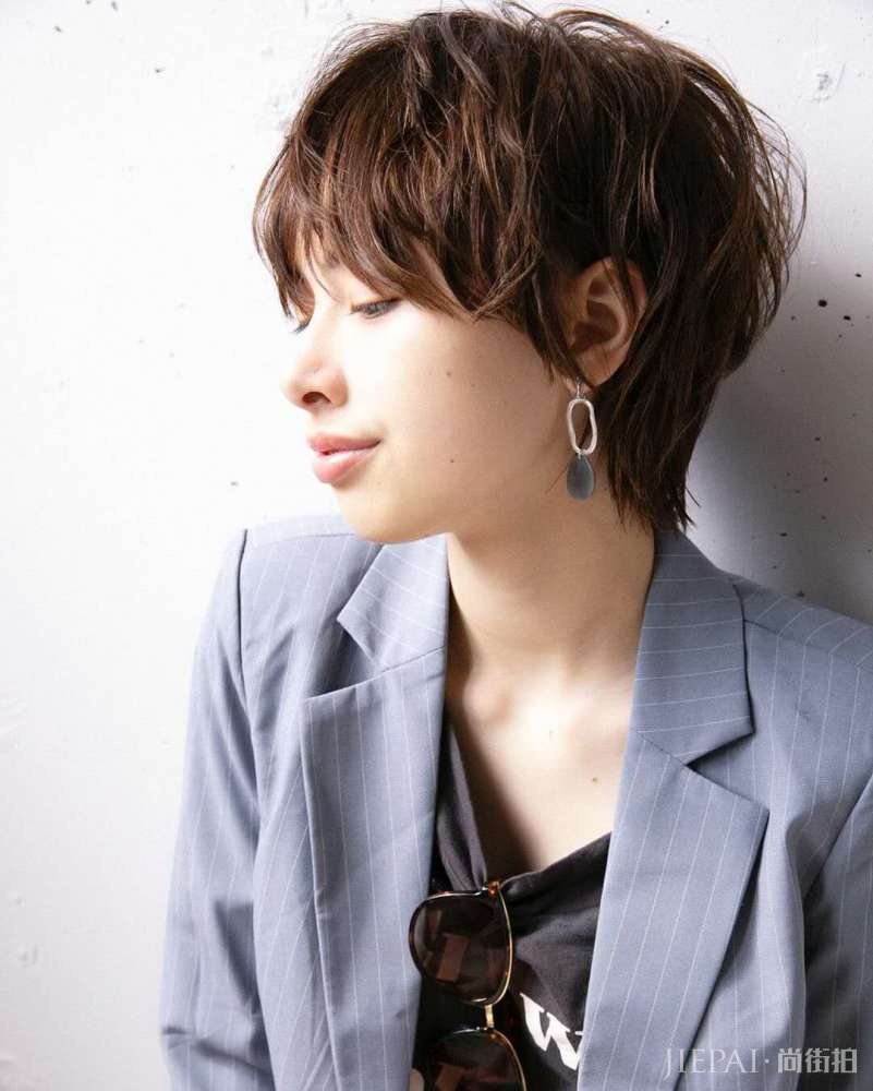 烫短发冷烫好还是热烫好？爱烫发的女生了解一下，免得被误导