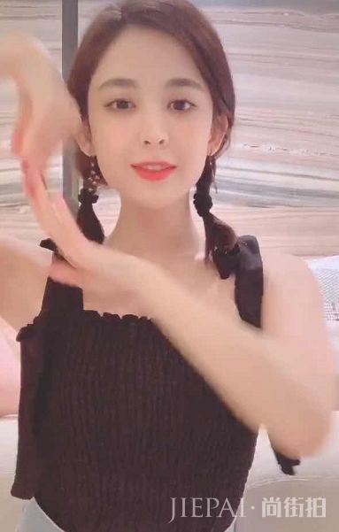 古力娜扎带火了“车厘子美甲”,得知价格,终于做的起明星同款了