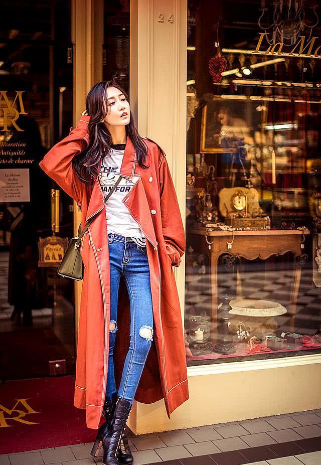 王鸥剪齐肩短发知性优雅,扎半丸子头更气质减龄