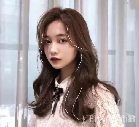 女神必备6款发型，梨木色超高级，层次感瘦脸，你心动那款？