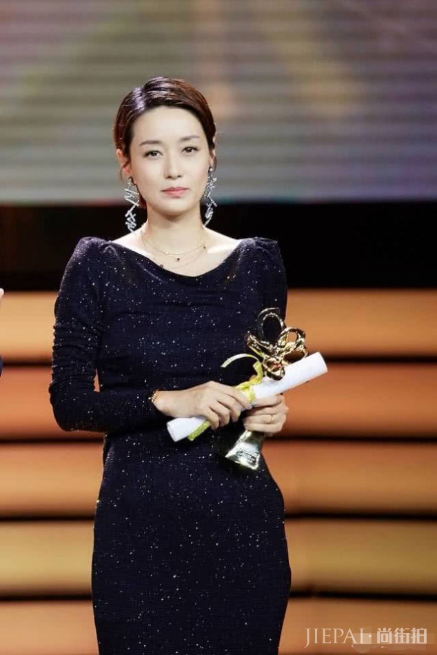 文章马伊琍离婚，姚笛之前近照被翻出带戒指外出