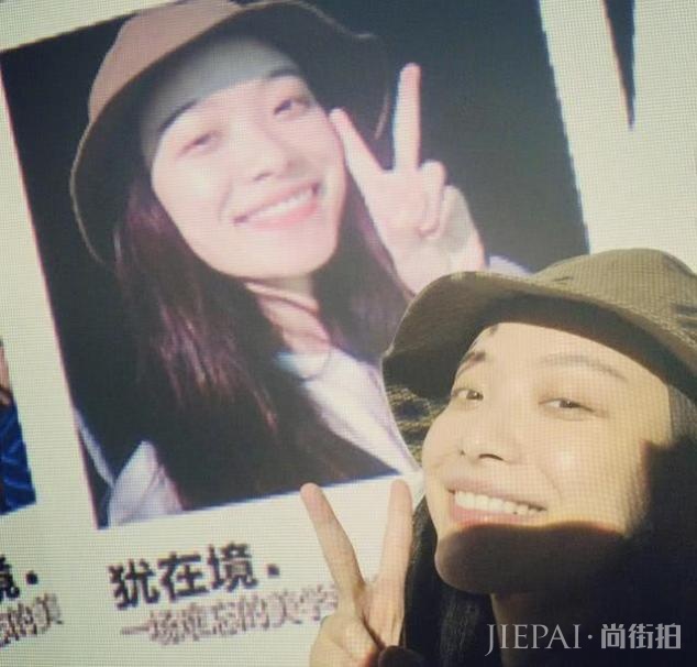空乘倪妮偶遇艺人倪妮,两人同姓同名很有缘,空姐颜值不输明星