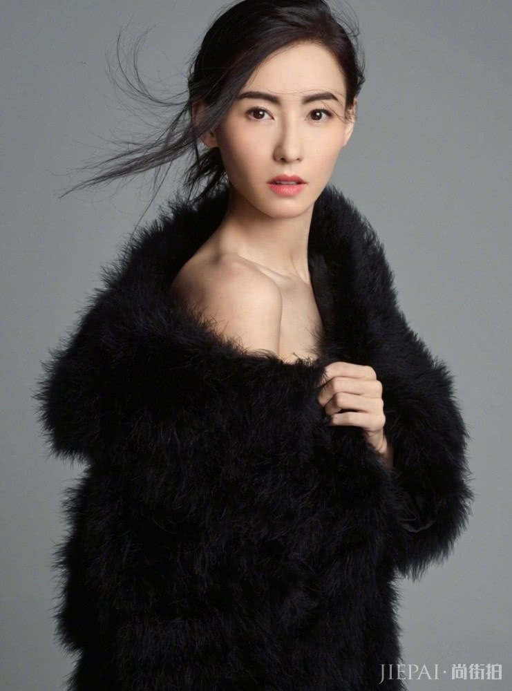 张柏芝登时尚杂志封面，蛋糕裙彰显优雅气质，高贵造型好古典