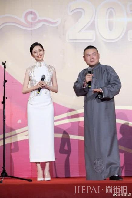 佟丽娅无修近照曝光,走路带风气场强大,却被指皱纹增多变老气?