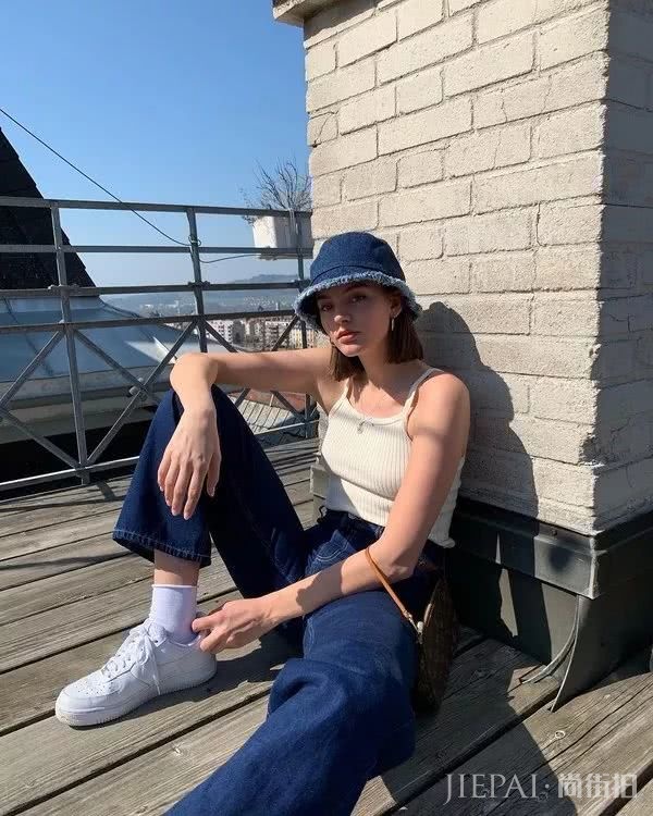 没其他原因，这位法国时尚博主穿衣好看全是因为“颜美人瘦”四个字