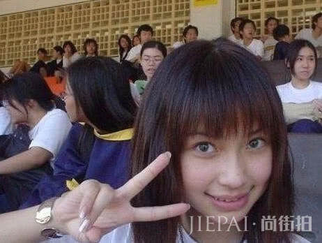 明星刚出道的样子,杨幂方脸,杨颖不忍直视,网友:整牙堪比整容