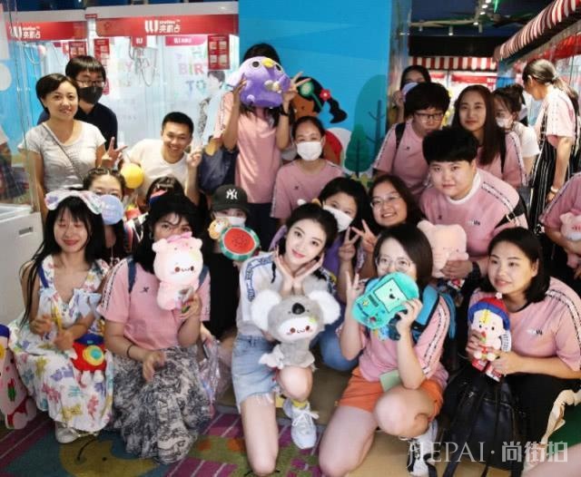 景甜日常太接地气!偶遇粉丝不躲闪,小鲜肉们真得学学