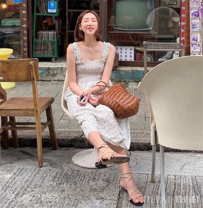 夏天出门来一件好看又清凉的连衣裙,让他爱上你