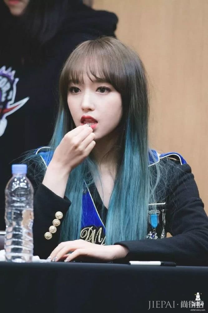 程潇紫色头发又上热搜啦？Tony老师麻烦染一下