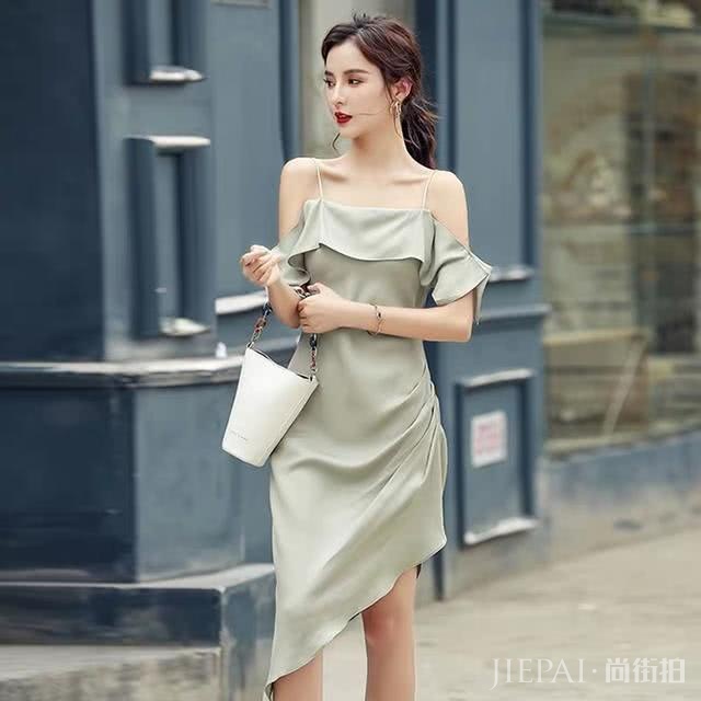 夏季吊带连衣裙,穿出清凉优雅感