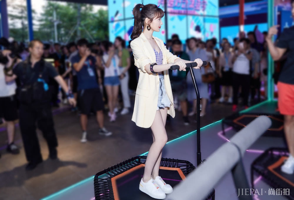 同样的发型，毛晓彤打理出的8款发型适合各种场合