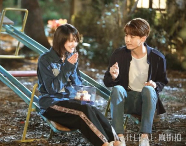 郑爽新剧收视率差,硬核回应却遭群嘲,职业素养还不如baby