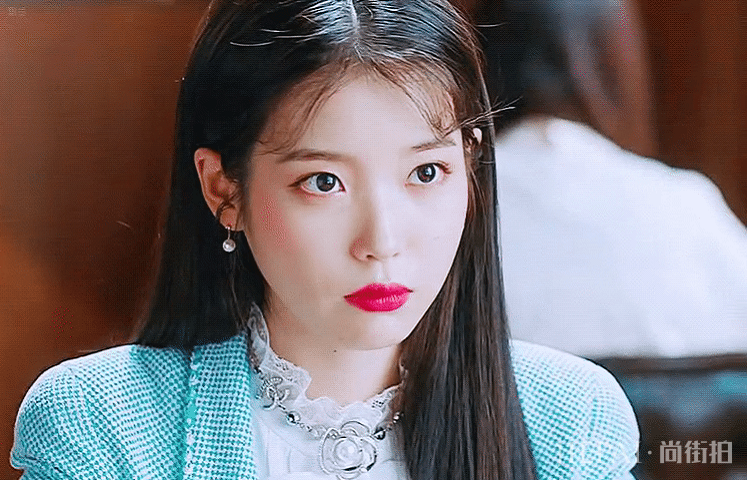 韩国演员IU登中国热搜，造型清纯魅惑堪称百变妖精