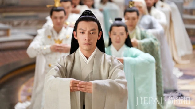 《宸汐缘》开播让人失望，张震瞪眼太出戏，倪妮浮夸表情一言难尽