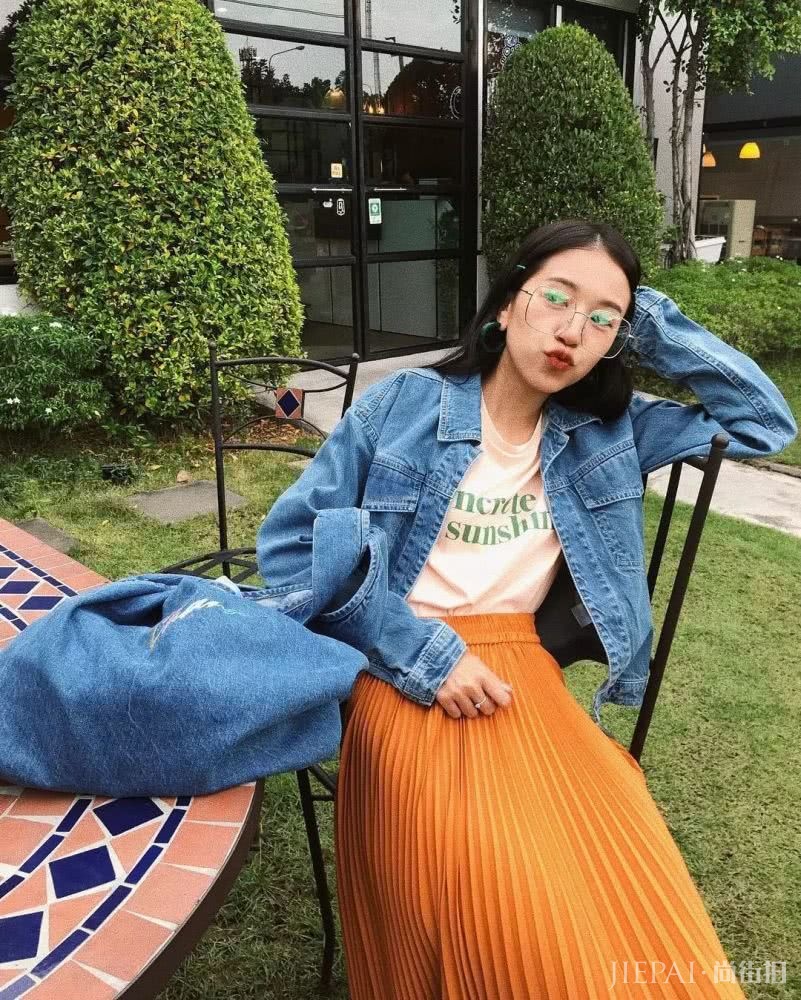 这个夏天给世界一点颜色？快来学这些色彩穿搭法则吧