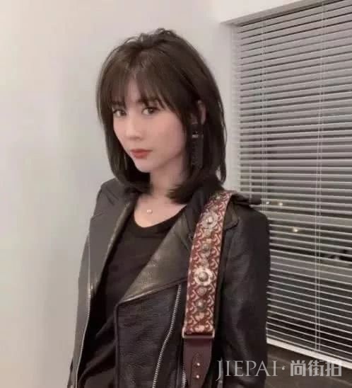 女神必备6款发型，梨木色超高级，层次感瘦脸，你心动那款？