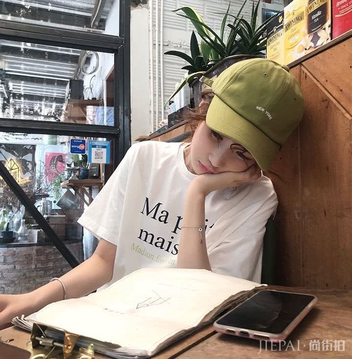 夏天别只穿莫兰迪了，今年水果色才是夏季打开的正确方式