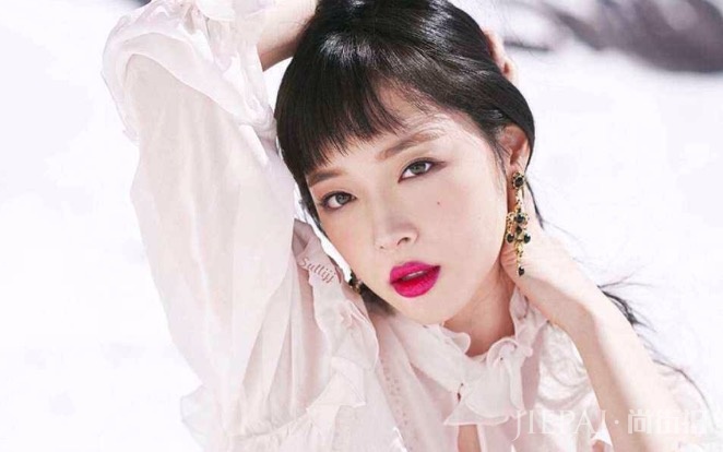 崔雪莉用舌头给樱桃梗打结,网友赞其不仅人长得好看,舌头还灵活