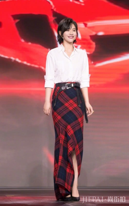 夏日红色格子裙，摆脱土气和廉价感，打造你的复古英伦风