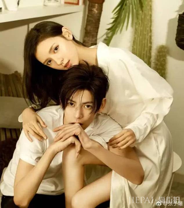 鞠婧祎新剧让张予曦作配？但被张予曦的眼神撩到了