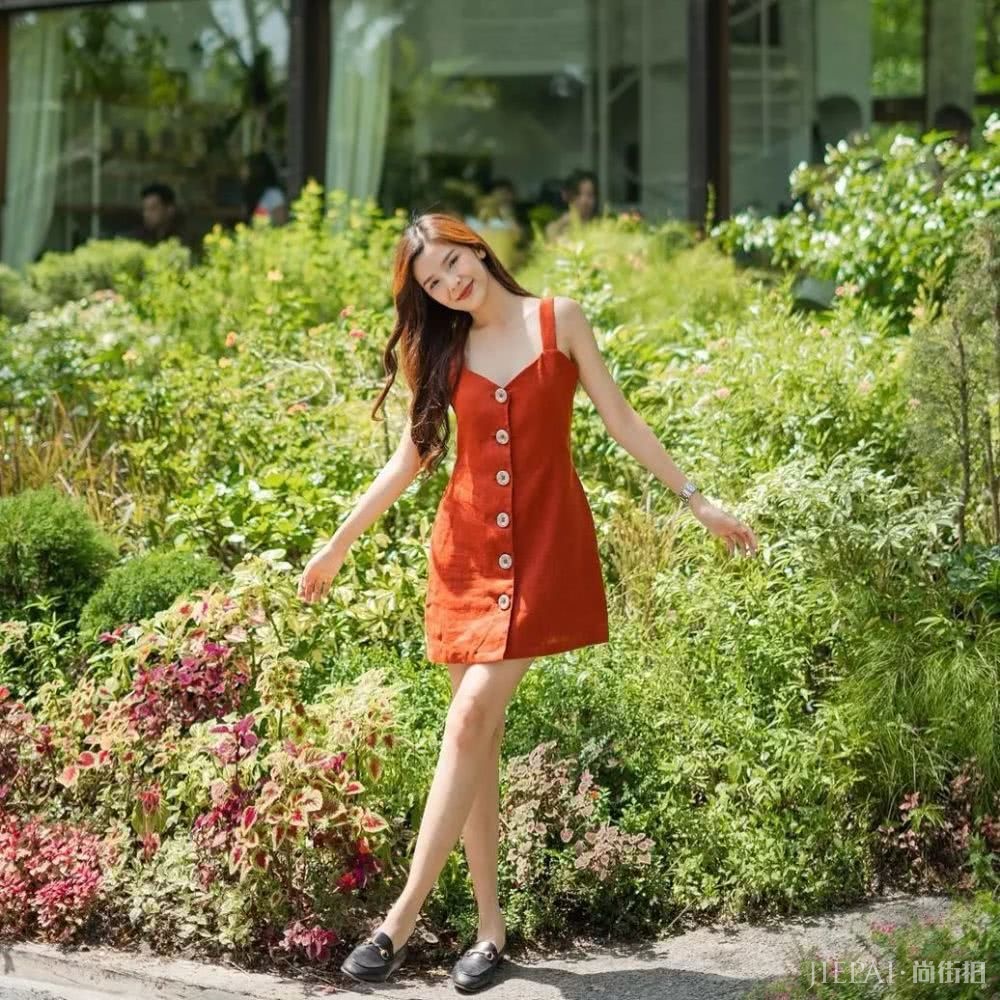 浅色系夏天太单调?试试这5种深色系气质美搭,显瘦效果好