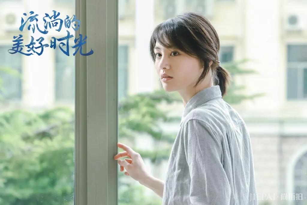 郑爽新剧收视率再创新低,她发文怒怼:我的人生不是只有电视剧