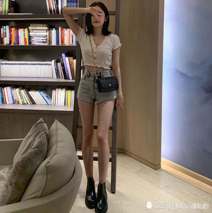 古力娜扎私服照被疯传，谁注意到她腿长？这腿我P都不敢这样P