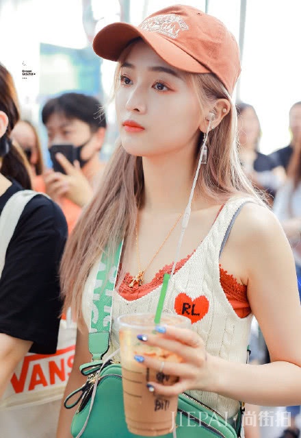 不同款式的耳坠应该怎么选?基础款清新款夸张款,点亮你的风格