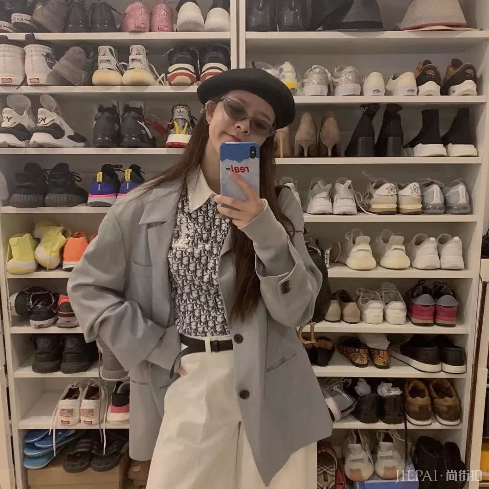 只会学泫雅穿搭?看宋妍霏穿衣打扮经了解一下