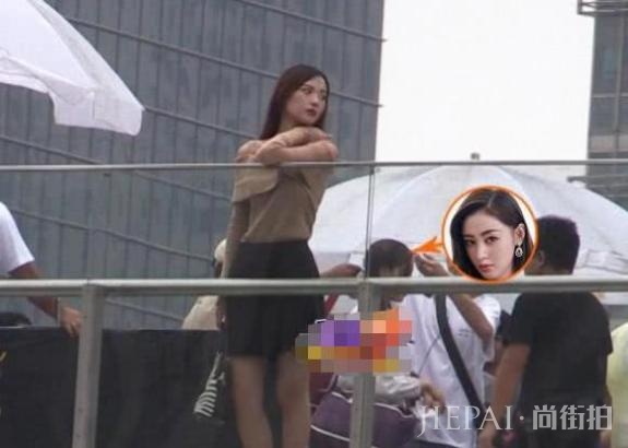 第一个从网剧红到大银幕的女星,新剧要求扮土,和路演对比更惨烈