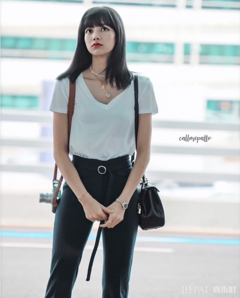Lisa将“黑米裤”穿成小脚裤既视感，我只能羡慕