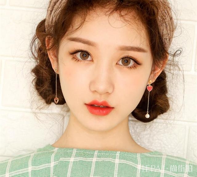 不同款式的耳坠应该怎么选?基础款清新款夸张款,点亮你的风格