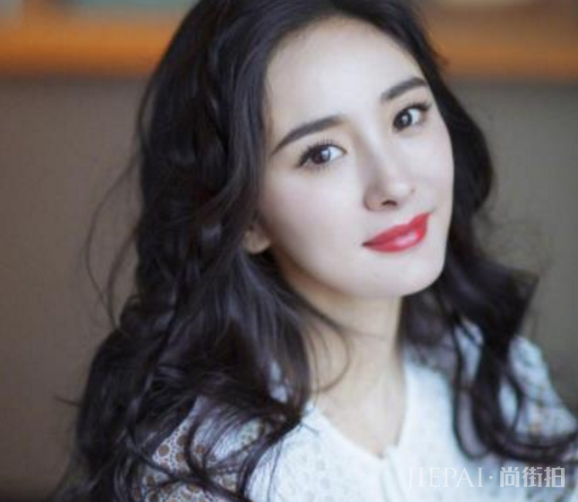 杨幂被门夹到手,下意识喊出他的名字,粉丝:暴露了真感情!