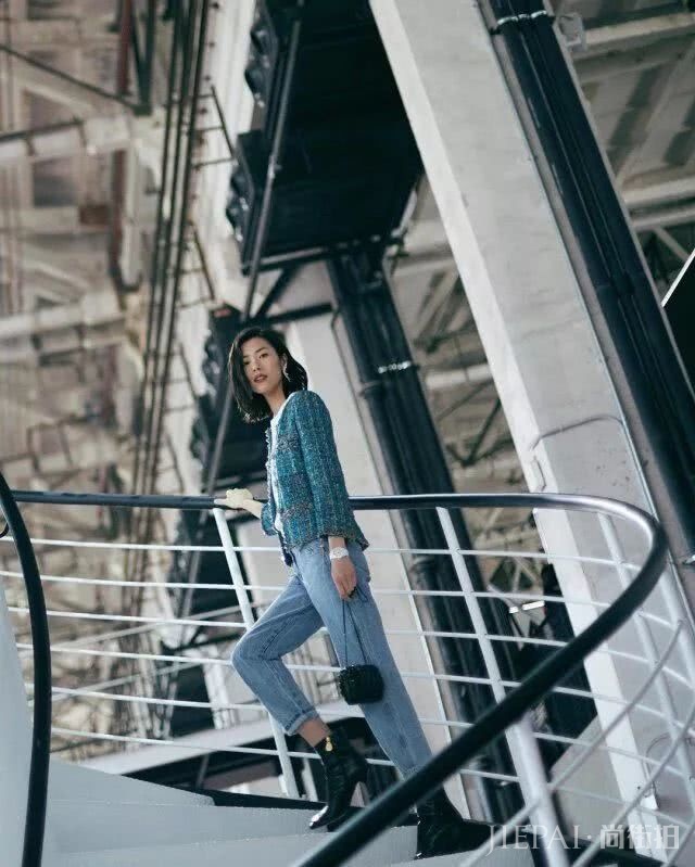 夏天学刘雯穿黑皮靴，初秋天气穿潮范十足