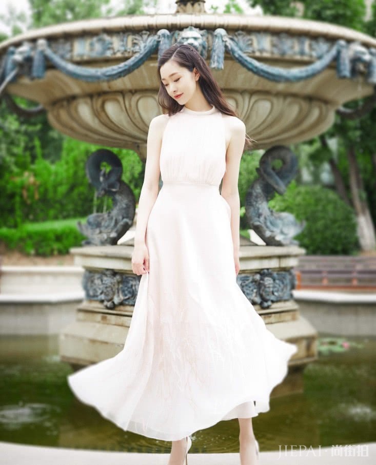 宋轶穿雪糕裙甜美吸睛,越长越美