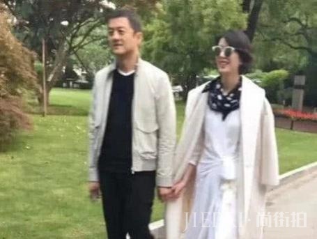 李亚鹏女朋友晒九宫格写真,穿礼服露小蛮腰,优雅知性尽显熟女风