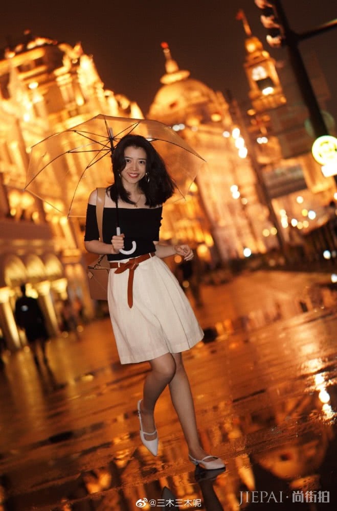 可爱小女生搭衣打扮法则,浅蓝色衬衫+白色西裤干练又时尚