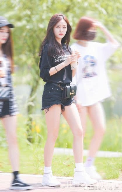 166也能成腿精?照搬吴宣仪这15套造型没什么不可以