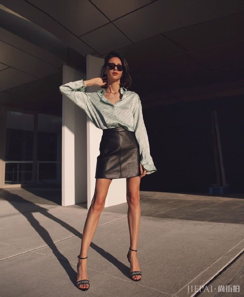 女孩子这样穿才够帅气?用皮裤皮裙穿搭成最酷女孩