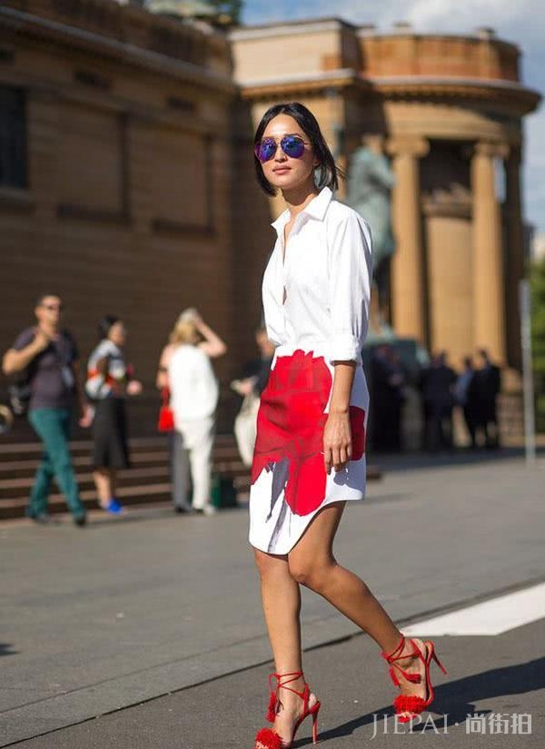 欧美街拍 诱人的铅笔裙凸显身材还好看