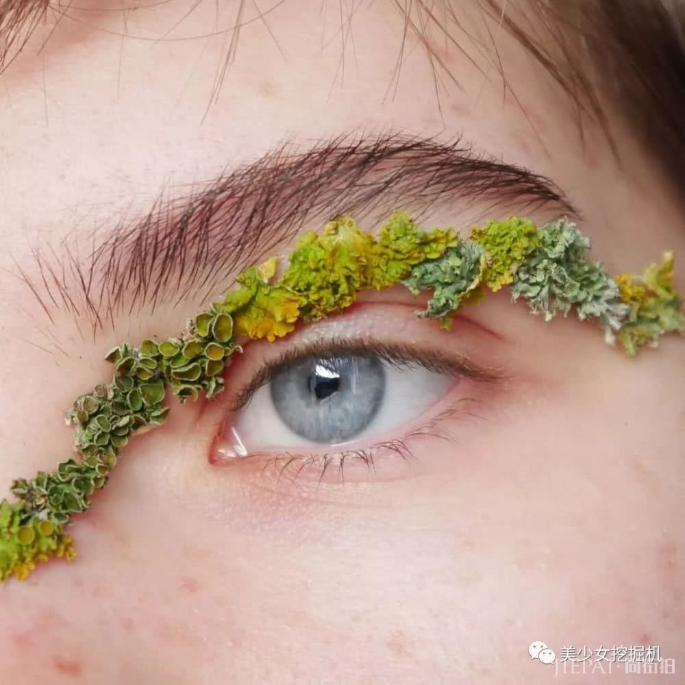 长着一张精灵脸的俄罗斯少女,都拜倒在她的彩虹眼影和神仙发色