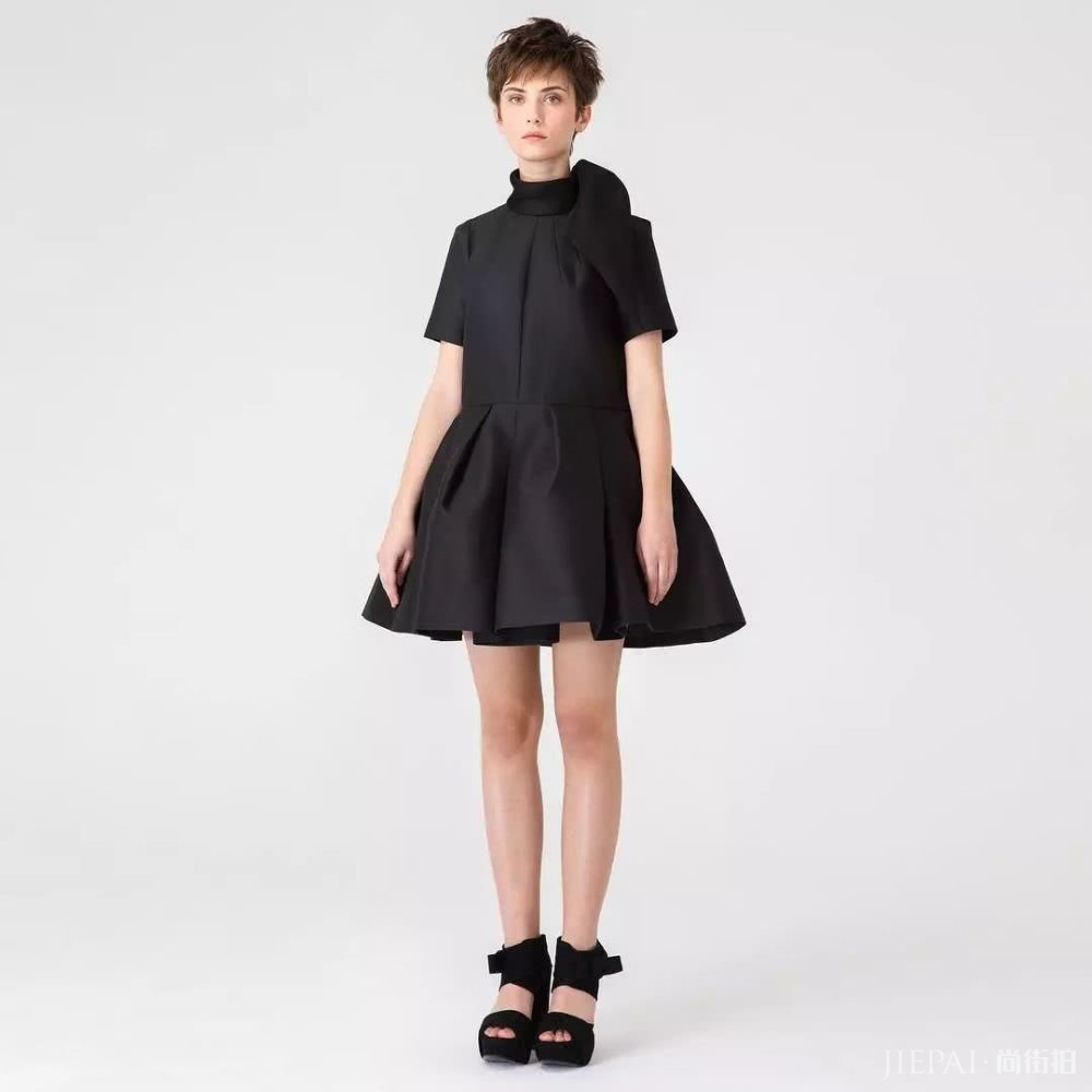 浅色系夏天太单调?试试这5种深色系气质美搭,显瘦效果好