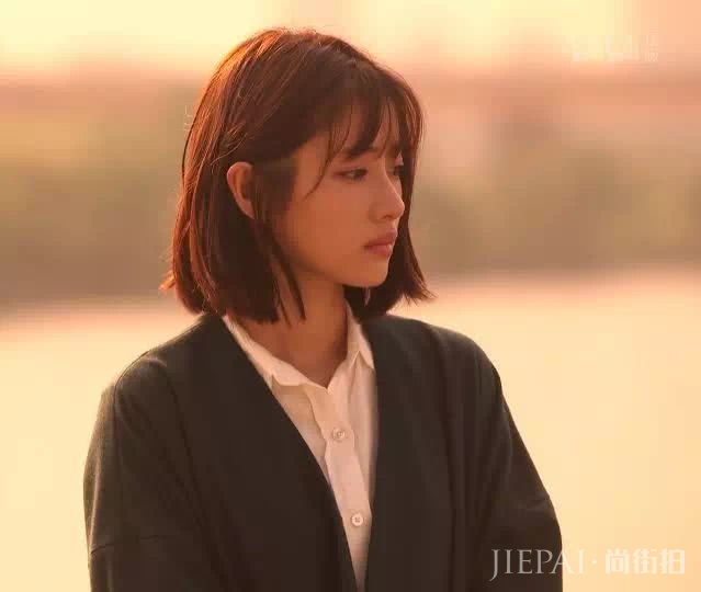 石原里美“发型教科书”更新,水波卷显气质