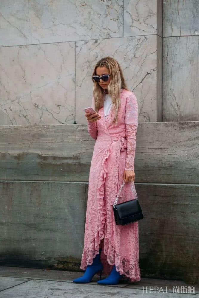 欧美街拍 你看到的粉色其实是一颗少女心