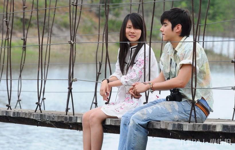 《初恋这件小事》女主角小水，泰星吕爱惠时尚造型颜值在线